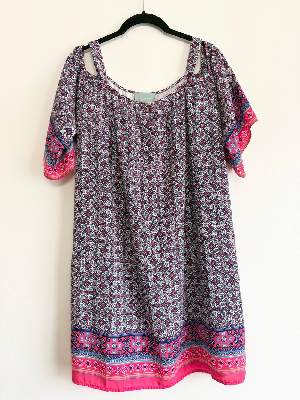Skies Are Blue Boho Geometric Medallion Cold Shoulder Shift Dress Pink Border S